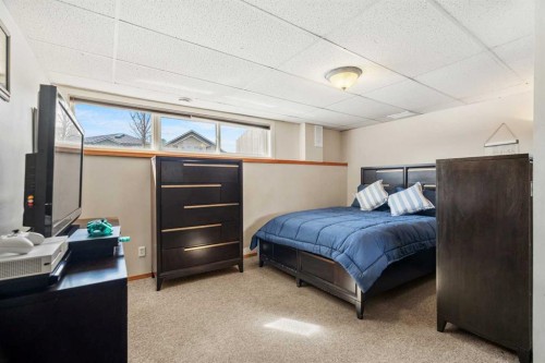 276 Riverside Mews Se, Calgary, AB - Indoor Photo Showing Bedroom