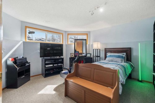 276 Riverside Mews Se, Calgary, AB - Indoor Photo Showing Bedroom