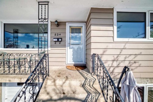824 Bridge Crescent Ne, Calgary, AB - 