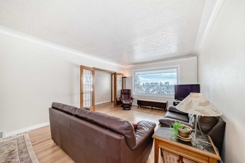 824 Bridge Crescent Ne, Calgary, AB - Indoor Photo Showing Other Room