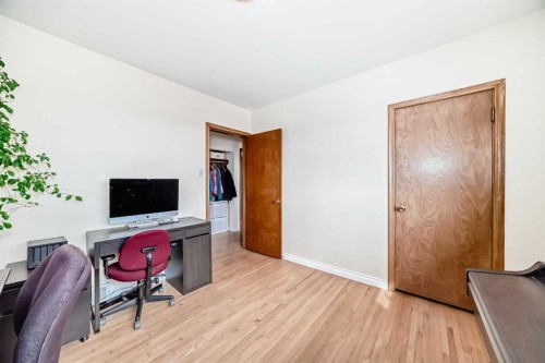 824 Bridge Crescent Ne, Calgary, AB - Indoor Photo Showing Office