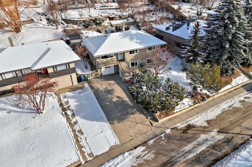 824 Bridge Crescent Ne, Calgary, AB - Outdoor