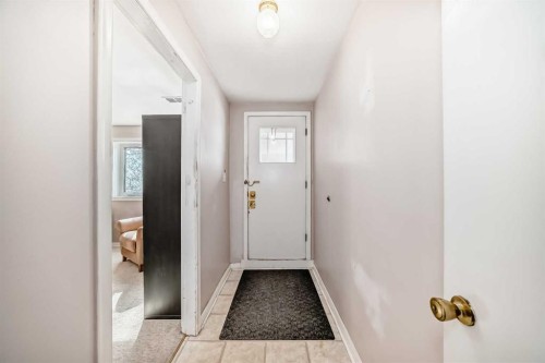 824 Bridge Crescent Ne, Calgary, AB - Indoor Photo Showing Other Room