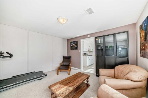 824 Bridge Crescent Ne, Calgary, AB - Indoor