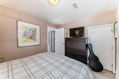 824 Bridge Crescent Ne, Calgary, AB - Indoor Photo Showing Bedroom