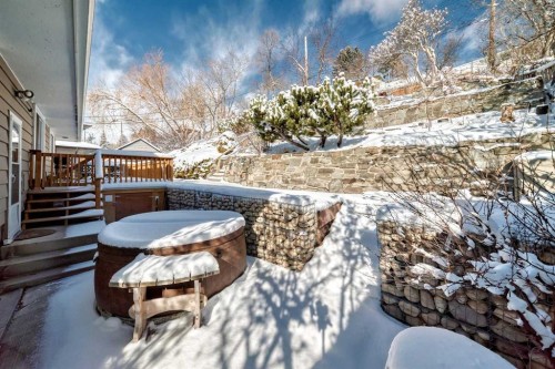 824 Bridge Crescent Ne, Calgary, AB - Outdoor