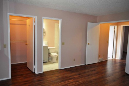 319 Woodside Circle Sw, Calgary, AB - Indoor Photo Showing Other Room