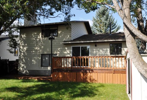 319 Woodside Circle Sw, Calgary, AB - Outdoor