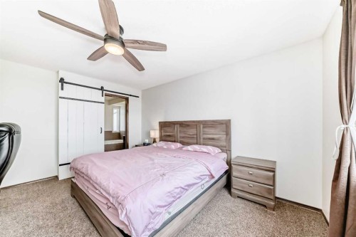 7 Tuscany Ridge Crescent Nw, Calgary, AB - Indoor Photo Showing Bedroom