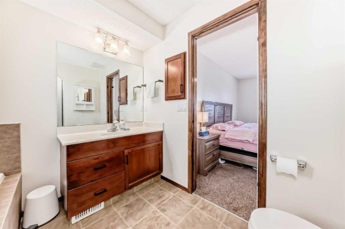 7 Tuscany Ridge Crescent Nw, Calgary, AB - Indoor Photo Showing Bathroom