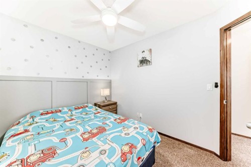 7 Tuscany Ridge Crescent Nw, Calgary, AB - Indoor Photo Showing Bedroom