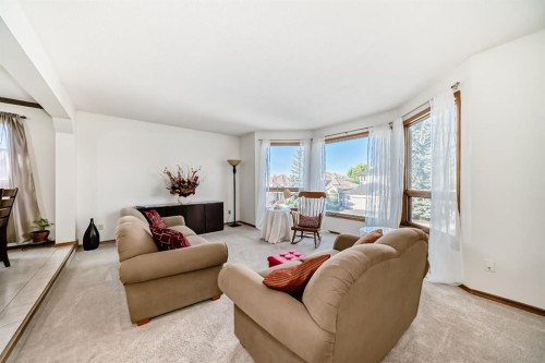 142 Edgeview Road Nw, Calgary, AB - Indoor Photo Showing Living Room