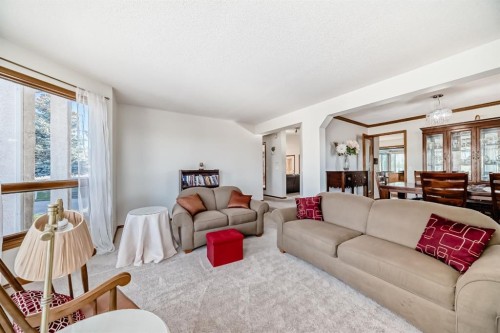 142 Edgeview Road Nw, Calgary, AB - Indoor Photo Showing Living Room