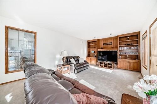 142 Edgeview Road Nw, Calgary, AB - Indoor Photo Showing Living Room
