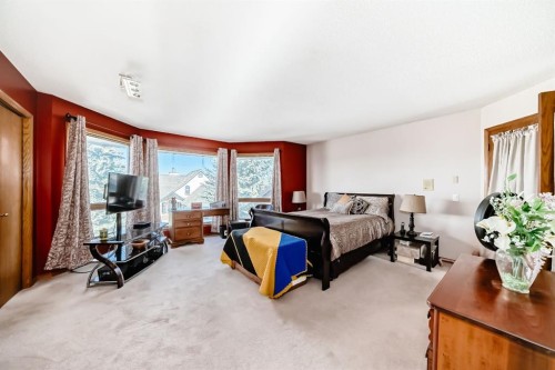 142 Edgeview Road Nw, Calgary, AB - Indoor Photo Showing Bedroom
