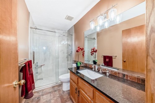 142 Edgeview Road Nw, Calgary, AB - Indoor Photo Showing Bathroom