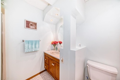 142 Edgeview Road Nw, Calgary, AB - Indoor Photo Showing Bathroom