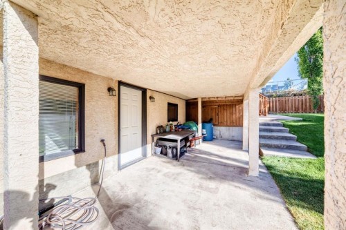 142 Edgeview Road Nw, Calgary, AB - Outdoor With Exterior