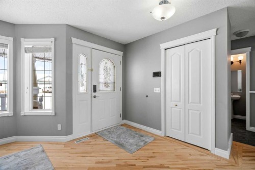 27 Henderson Road Ne, Langdon, AB - Indoor Photo Showing Other Room