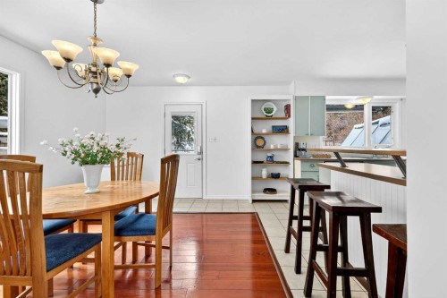 1323 University Drive Nw, Calgary, AB - Indoor Photo Showing Dining Room