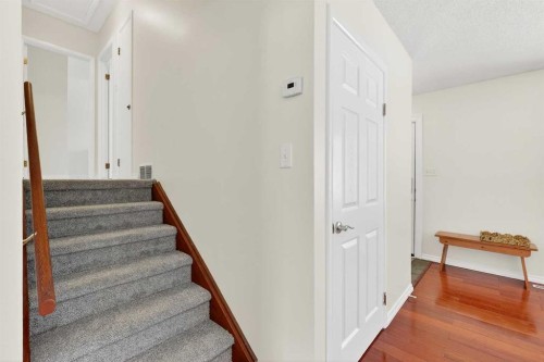 1323 University Drive Nw, Calgary, AB - Indoor Photo Showing Other Room