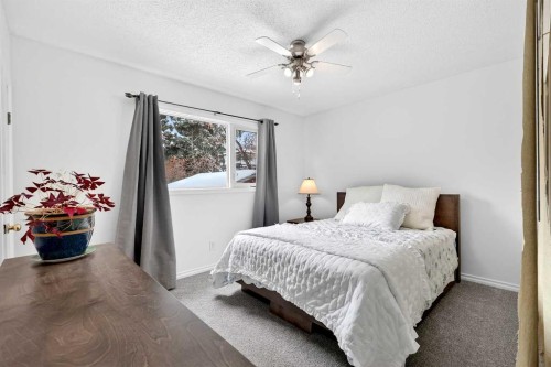 1323 University Drive Nw, Calgary, AB - Indoor Photo Showing Bedroom