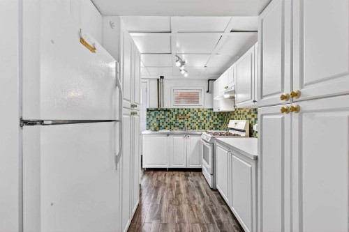 1323 University Drive Nw, Calgary, AB - Indoor Photo Showing Kitchen