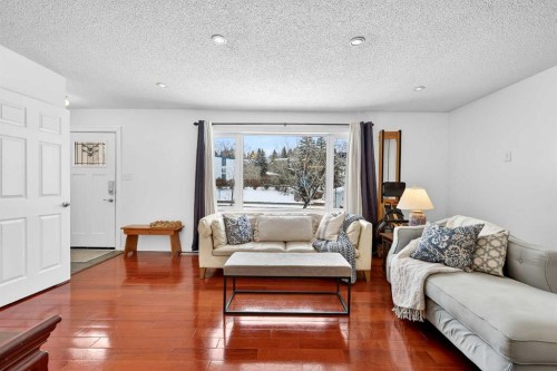 1323 University Drive Nw, Calgary, AB - Indoor Photo Showing Living Room