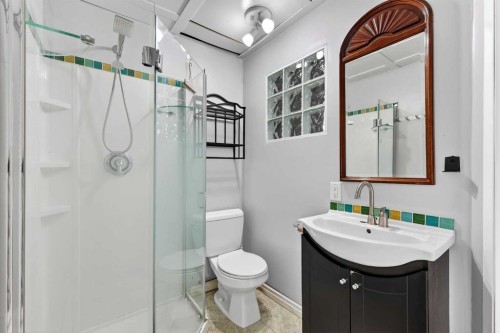 1323 University Drive Nw, Calgary, AB - Indoor Photo Showing Bathroom