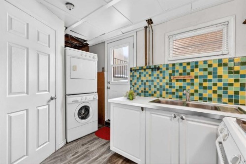 1323 University Drive Nw, Calgary, AB - Indoor Photo Showing Laundry Room