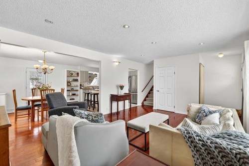 1323 University Drive Nw, Calgary, AB - Indoor Photo Showing Living Room