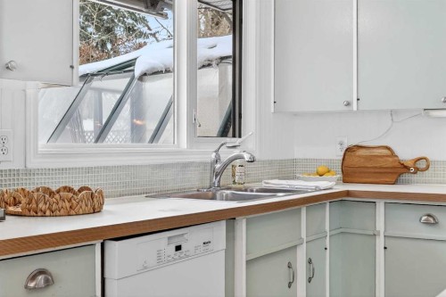 1323 University Drive Nw, Calgary, AB - Indoor Photo Showing Kitchen With Double Sink