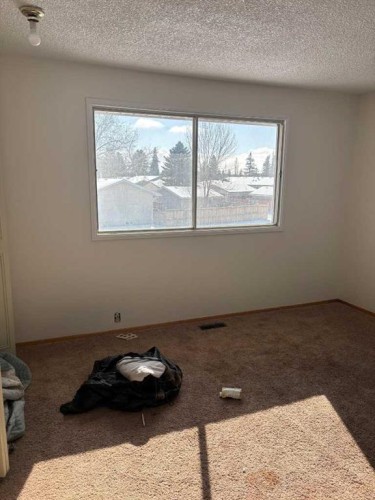 128 Dovercrest Way Se, Calgary, AB - Indoor Photo Showing Other Room