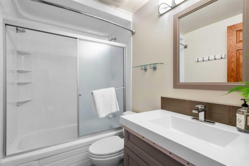 104 Midland Crescent Se, Calgary, AB - Indoor Photo Showing Bathroom
