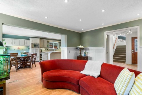 104 Midland Crescent Se, Calgary, AB - Indoor Photo Showing Living Room