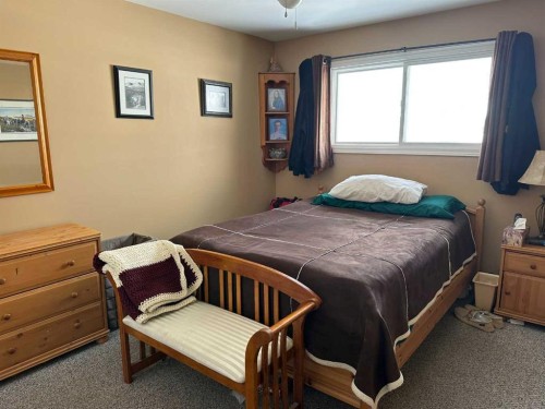 2123 16 Avenue, Didsbury, AB - Indoor Photo Showing Bedroom