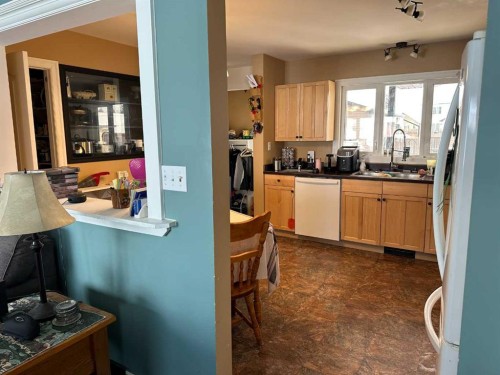 2123 16 Avenue, Didsbury, AB - Indoor Photo Showing Kitchen With Double Sink