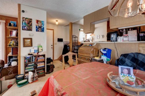 720 22 Avenue Nw, Calgary, AB - Indoor