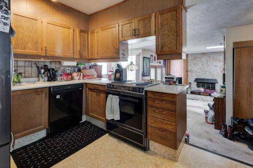 720 22 Avenue Nw, Calgary, AB - Indoor Photo Showing Kitchen