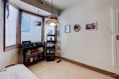 720 22 Avenue Nw, Calgary, AB - Indoor