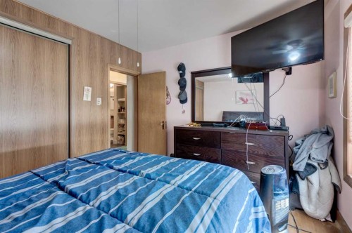720 22 Avenue Nw, Calgary, AB - Indoor Photo Showing Bedroom