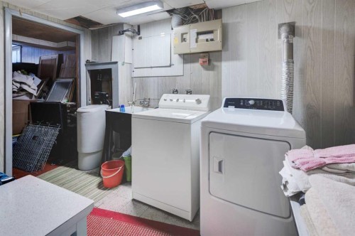720 22 Avenue Nw, Calgary, AB - Indoor Photo Showing Laundry Room