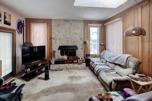720 22 Avenue Nw, Calgary, AB - Indoor Photo Showing Living Room With Fireplace