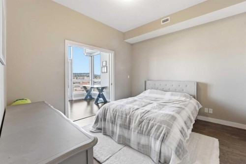 705-24 Varsity Estates Circle Nw, Calgary, AB - Indoor Photo Showing Bedroom