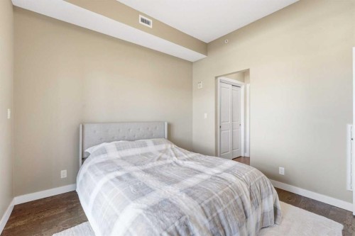705-24 Varsity Estates Circle Nw, Calgary, AB - Indoor Photo Showing Bedroom