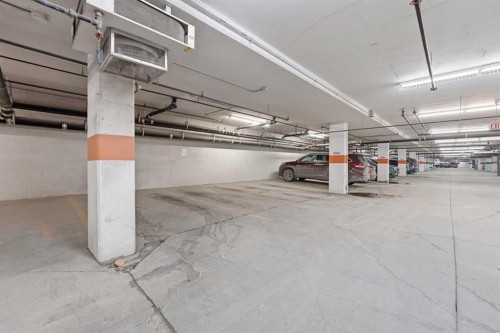 705-24 Varsity Estates Circle Nw, Calgary, AB - Indoor Photo Showing Garage