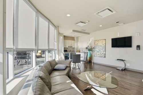 705-24 Varsity Estates Circle Nw, Calgary, AB - Indoor Photo Showing Living Room