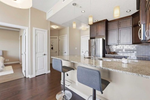 705-24 Varsity Estates Circle Nw, Calgary, AB - Indoor Photo Showing Kitchen With Upgraded Kitchen