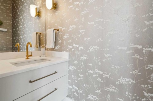 3834 1A Street Sw, Calgary, AB - Indoor Photo Showing Bathroom