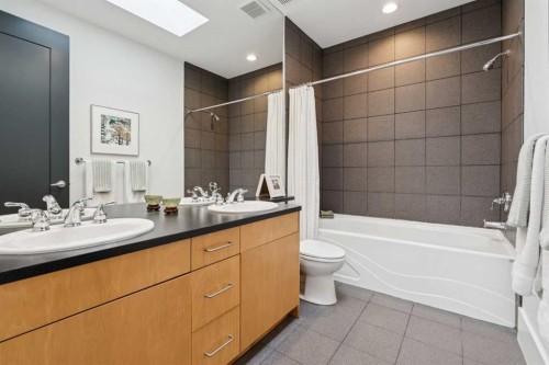 3834 1A Street Sw, Calgary, AB - Indoor Photo Showing Bathroom